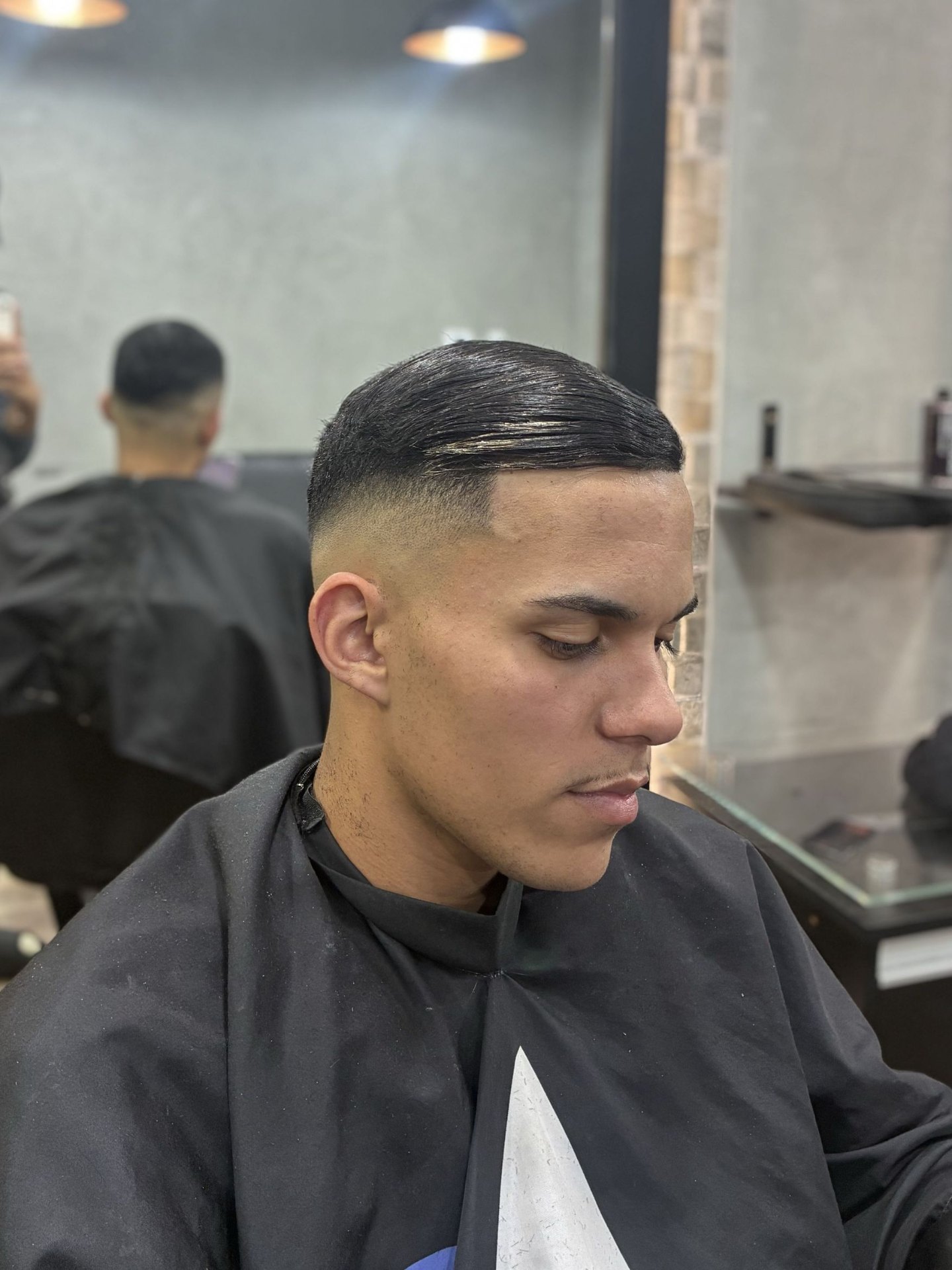 Corte fade preciso na MJR Barber